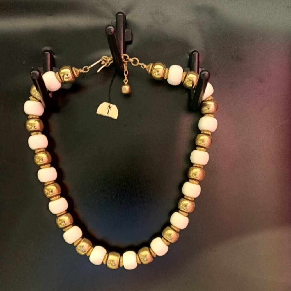 NEW 18" TRIFARL gold tone/ cream necklace